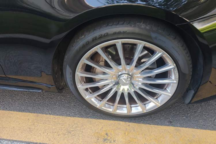 Used Mercedes-Benz S-Class 2018 S 450 L Right Front Wheel Hub