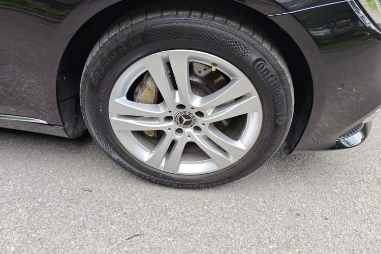 Used Mercedes-Benz S-Class 2018 S 350 L Right Front Wheel Hub
