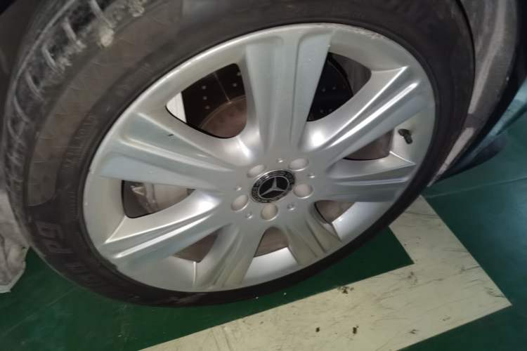 Used Mercedes-Benz S-Class 2018 S 450 L Right Front Wheel Hub
