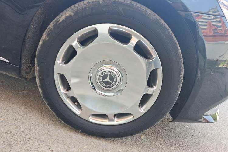 Used Mercedes-Benz S-Class 2018 S 320 L Right Front Wheel Hub