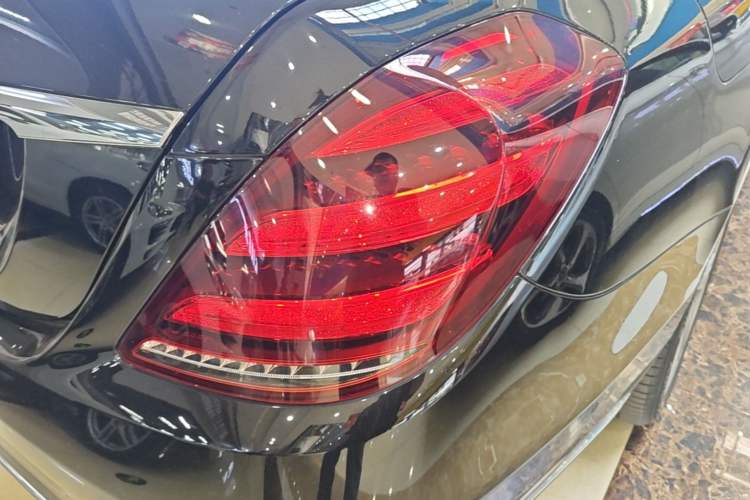Used Mercedes-Benz S-Class 2018 S 450 L Right Rear Taillight