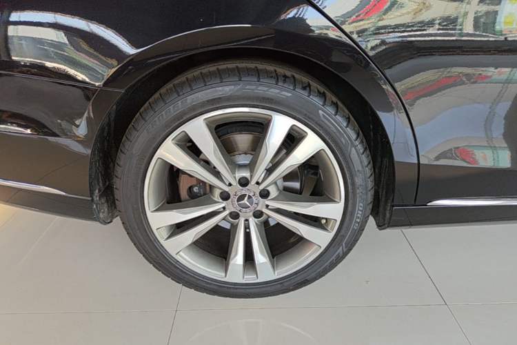 Used Mercedes-Benz S-Class 2018 S 320 L Right Rear Wheel Hub