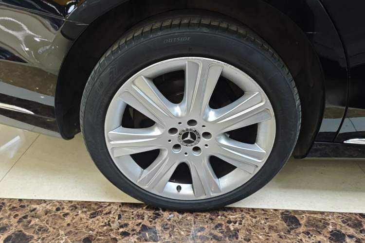 Used Mercedes-Benz S-Class 2018 S 450 L Right Rear Wheel Hub
