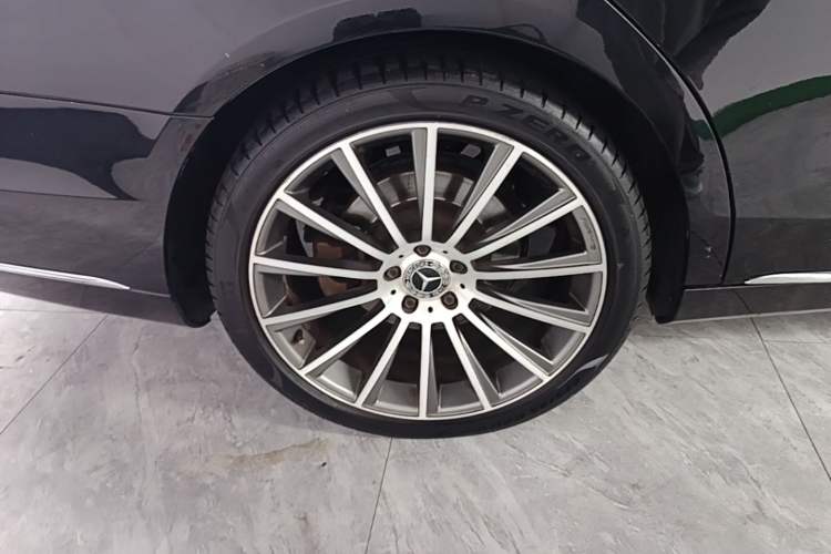 Used Mercedes-Benz S-Class 2018 S 320 L Right Rear Wheel Hub