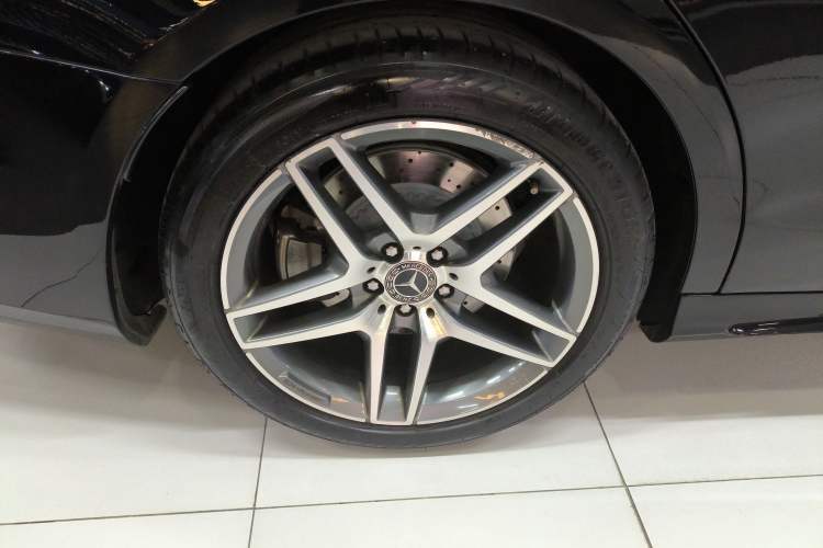 Used Mercedes-Benz S-Class 2018 S 450 L 4MATIC Right Rear Wheel Hub