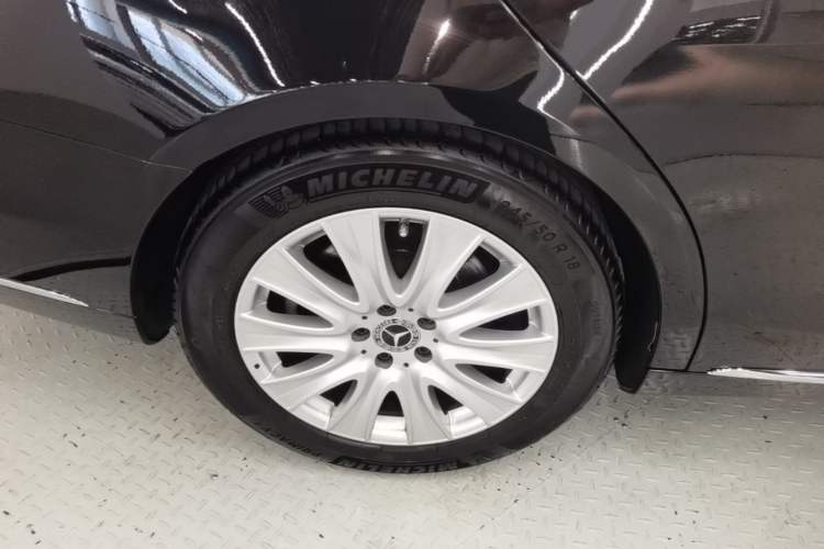Used Mercedes-Benz S-Class 2018 S 320 L Right Rear Wheel Hub