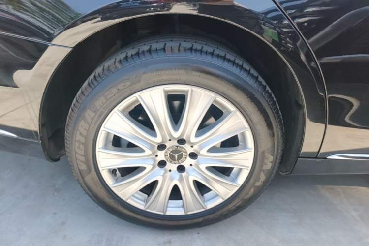 Used Mercedes-Benz S-Class 2018 S 320 L Right Rear Wheel Hub