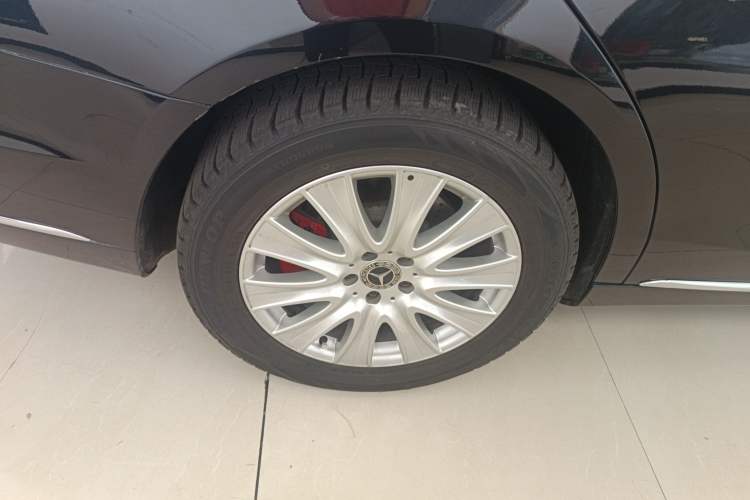 Used Mercedes-Benz S-Class 2018 S 320 L Right Rear Wheel Hub