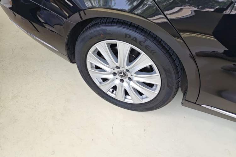 Used Mercedes-Benz S-Class 2018 S 320 L Right Rear Wheel Hub