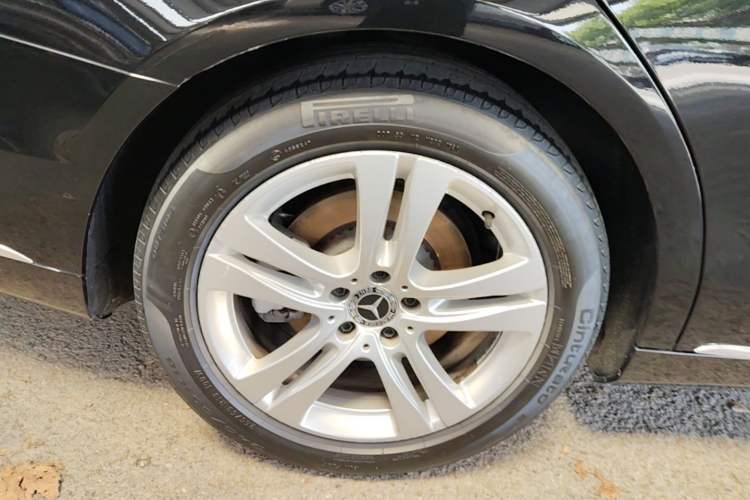 Used Mercedes-Benz S-Class 2018 S 350 L Right Rear Wheel Hub