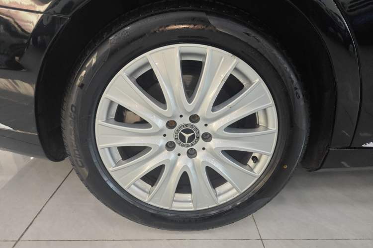 Used Mercedes-Benz S-Class 2018 S 320 L Right Rear Wheel Hub