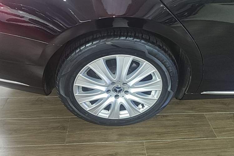 Used Mercedes-Benz S-Class 2018 S 320 L Right Rear Wheel Hub