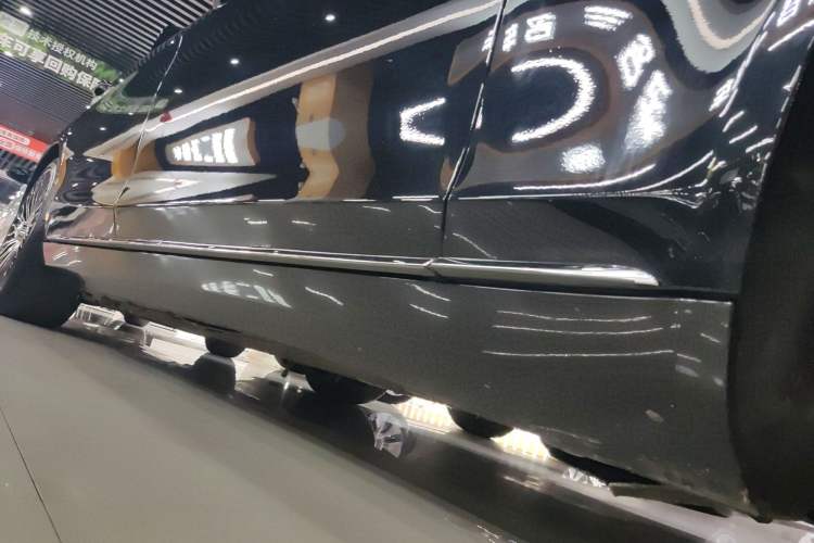 Used Mercedes-Benz S-Class 2018 S 320 L Right Side Sill