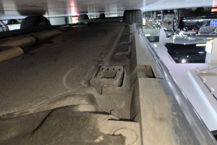 Used Mercedes-Benz S-Class 2018 S 450 L 4MATIC Right Side Sill