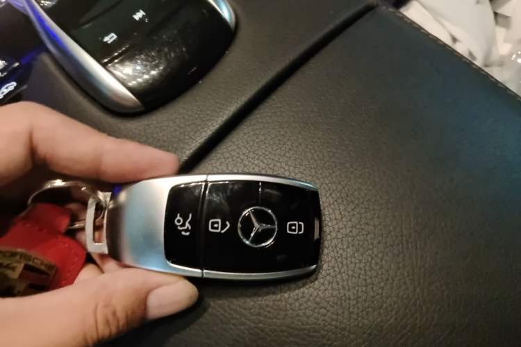 Used Mercedes-Benz S-Class 2018 S 320 L Vehicle Key
