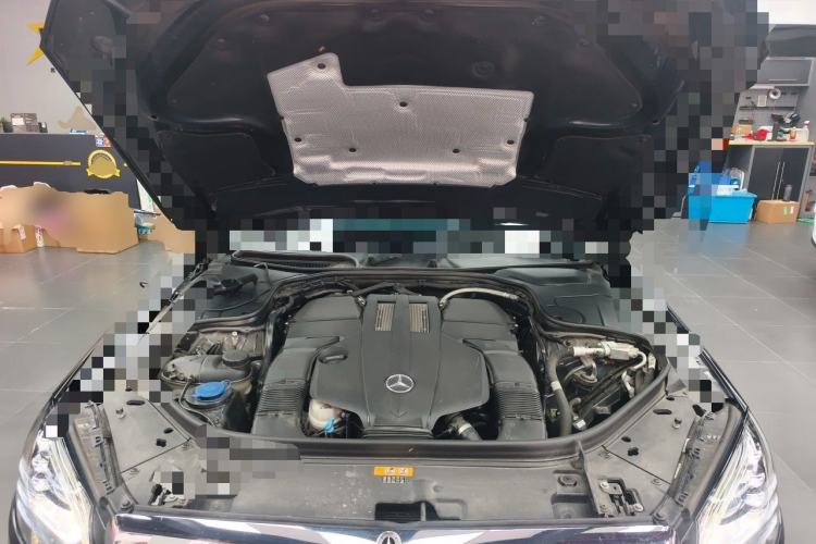 Used Mercedes-Benz S-Class 2018 S 320 L Engine Bay