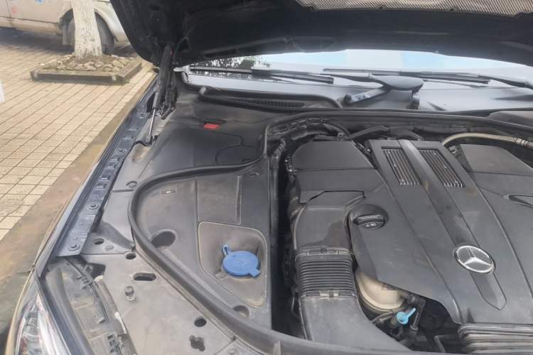 Used Mercedes-Benz S-Class 2018 S 350 L Engine Bay Right