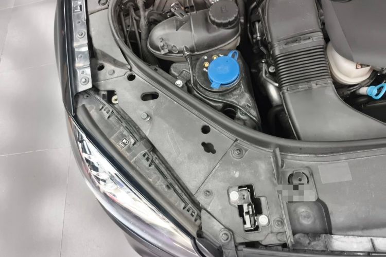 Used Mercedes-Benz S-Class 2018 S 320 L Engine Bay Right
