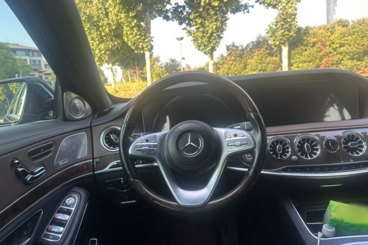 Used Mercedes-Benz S-Class 2018 S 350 L Interior 4
