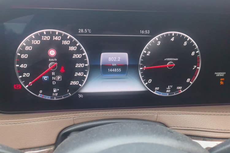Used Mercedes-Benz S-Class 2018 S 350 L Odometer Close Up