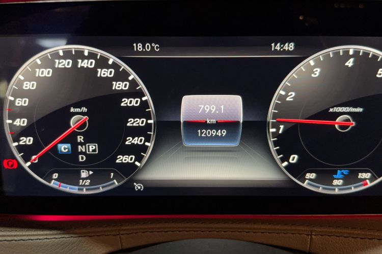 Used Mercedes-Benz S-Class 2018 S 350 L Odometer Close Up