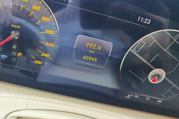 Used Mercedes-Benz S-Class 2018 S 320 L Odometer Close Up