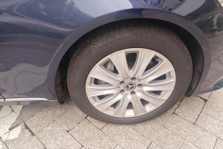 Used Mercedes-Benz S-Class 2018 S 320 L Right Front Wheel Hub
