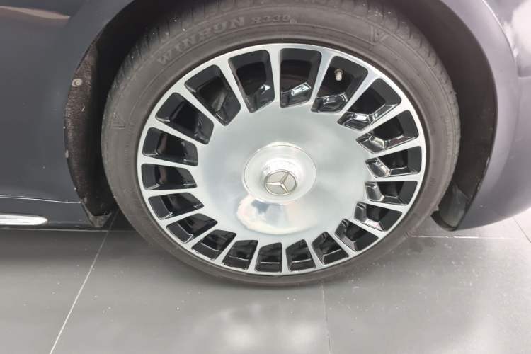 Used Mercedes-Benz S-Class 2018 S 320 L Right Front Wheel Hub