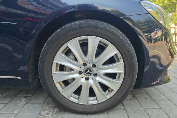 Used Mercedes-Benz S-Class 2018 S 320 L Right Front Wheel Hub