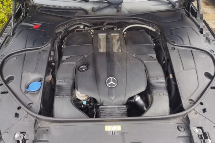 Used Mercedes-Benz S-Class 2018 S 320 L Engine Bay