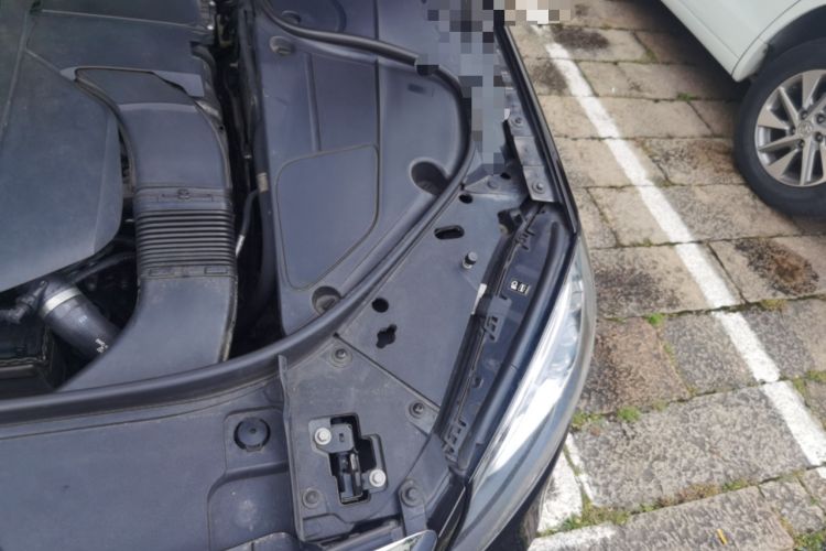 Used Mercedes-Benz S-Class 2018 S 320 L Engine Bay Left