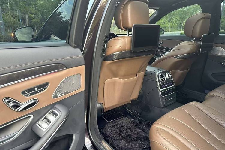 Used Mercedes-Benz S-Class 2018 S 450 L 4MATIC Excellence Special Edition Interior 10