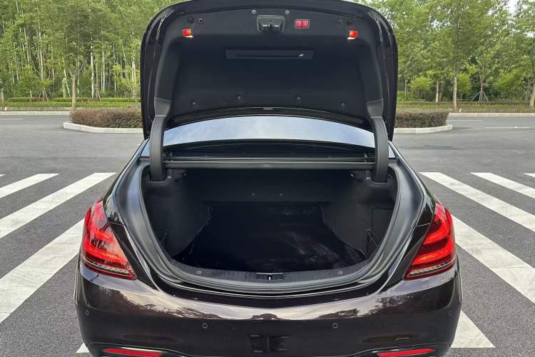 Used Mercedes-Benz S-Class 2018 S 450 L 4MATIC Excellence Special Edition Interior 11