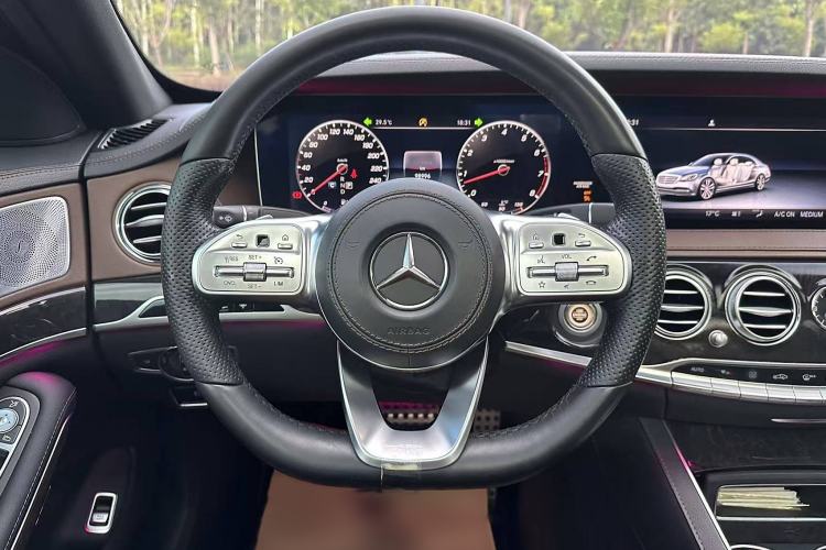 Used Mercedes-Benz S-Class 2018 S 450 L 4MATIC Excellence Special Edition Interior 4