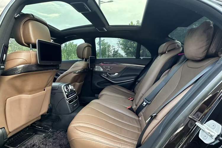 Used Mercedes-Benz S-Class 2018 S 450 L 4MATIC Excellence Special Edition Interior 9