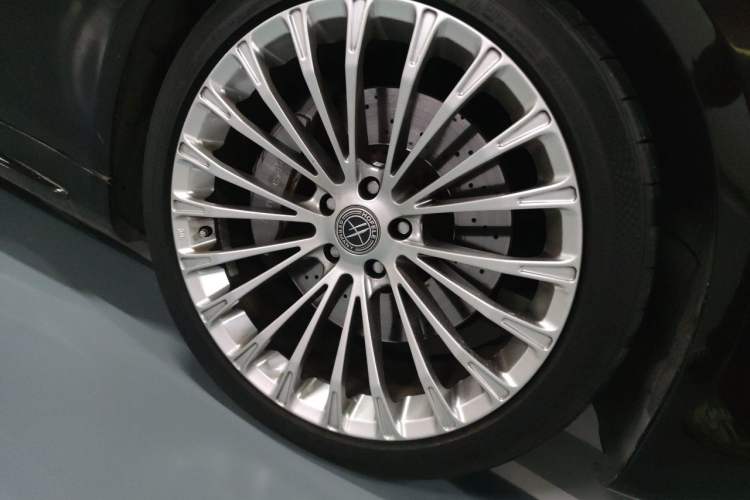 Used Mercedes-Benz S-Class 2018 S 450 L 4MATIC Excellence Special Edition Right Front Wheel Hub