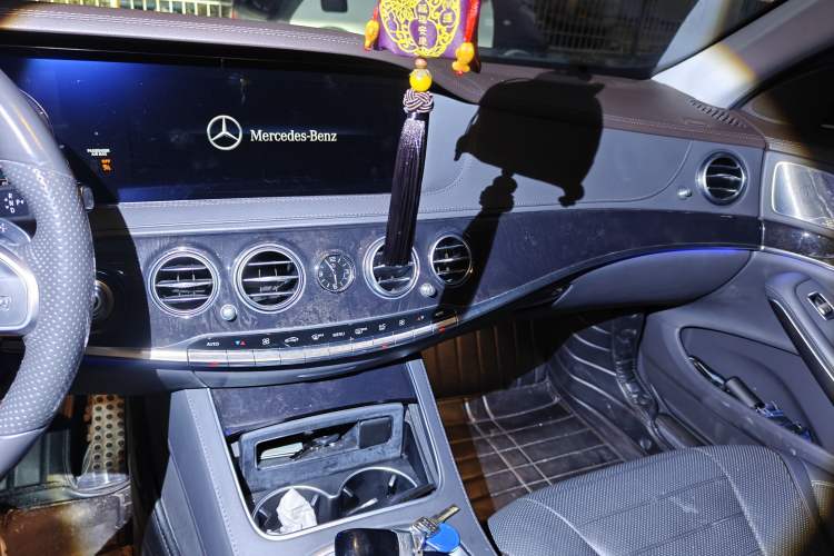 Used Mercedes-Benz S-Class 2018 S 500 L 4MATIC Audio And AC Panel