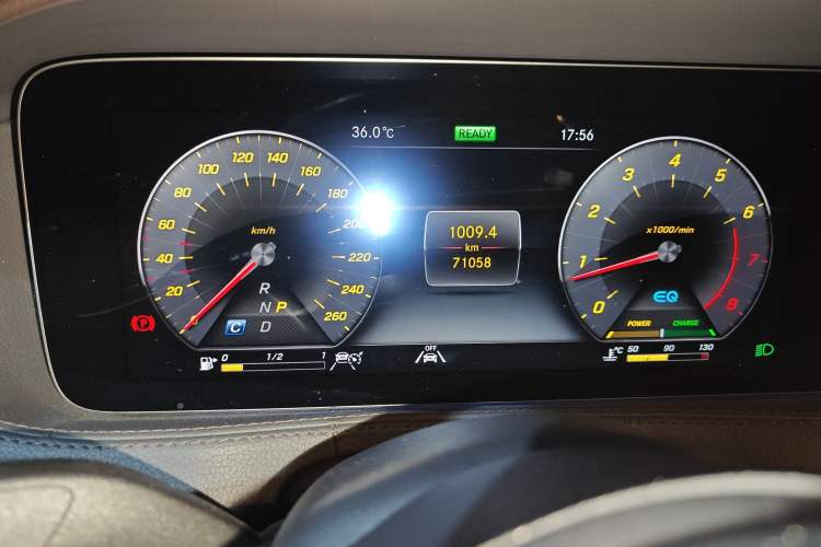 Used Mercedes-Benz S-Class 2018 S 500 L 4MATIC Odometer Close Up
