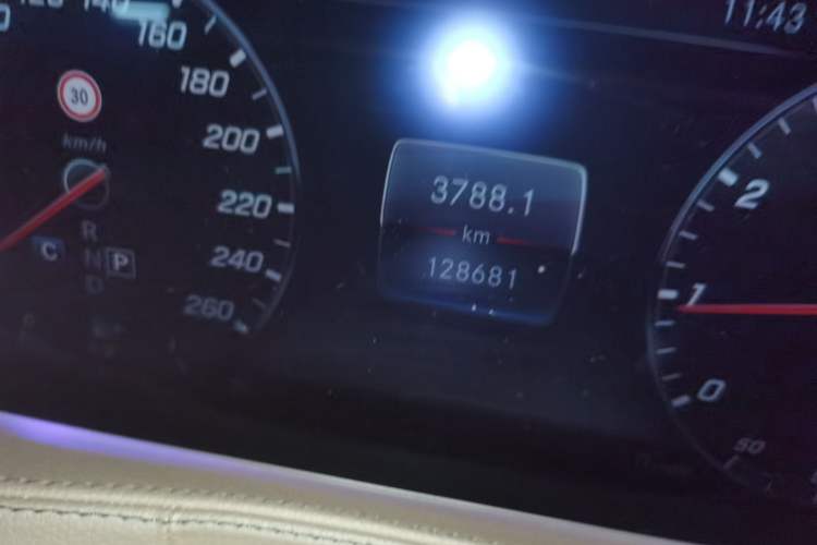 Used Mercedes-Benz S-Class 2018 S 320 L Odometer Close Up