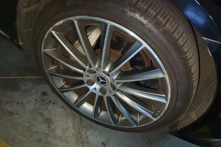 Used Mercedes-Benz S-Class 2018 S 320 L Right Front Wheel Hub