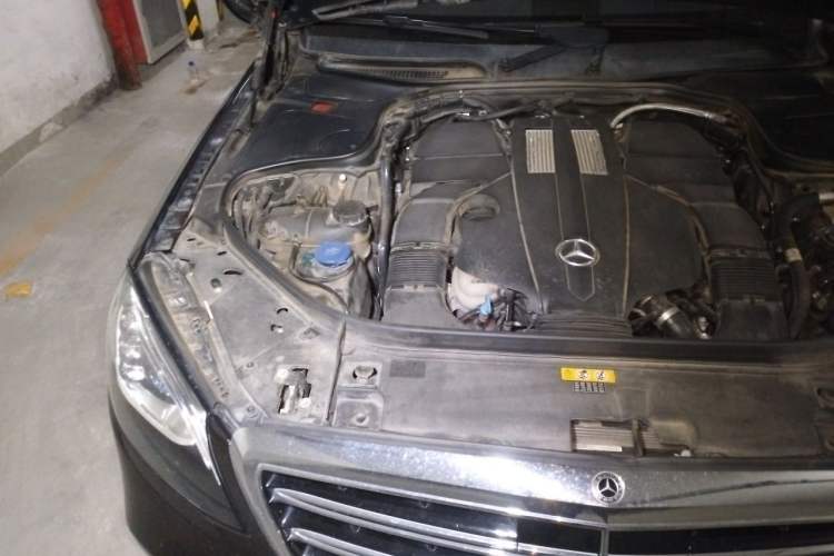 Used Mercedes-Benz S-Class 2018 S 350 L Engine Bay Right