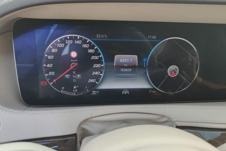 Used Mercedes-Benz S-Class 2018 S 450 L Odometer Close Up
