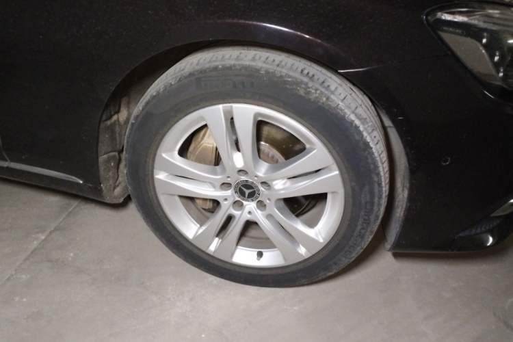 Used Mercedes-Benz S-Class 2018 S 350 L Right Front Wheel Hub