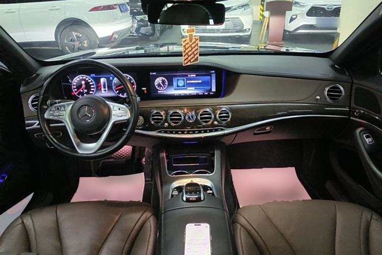 Used Mercedes-Benz S-Class 2018 S 320 L Center Console