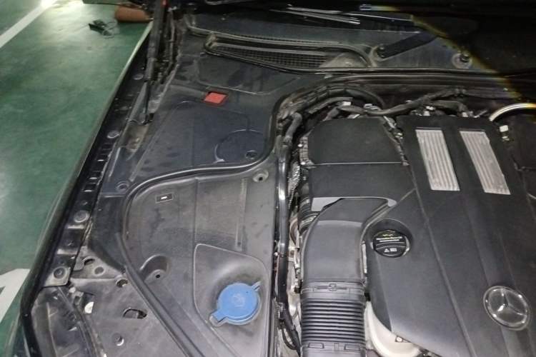Used Mercedes-Benz S-Class 2018 S 320 L Engine Bay Right