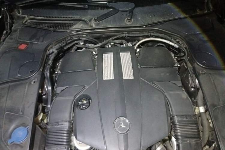 Used Mercedes-Benz S-Class 2018 S 320 L Engine Bay