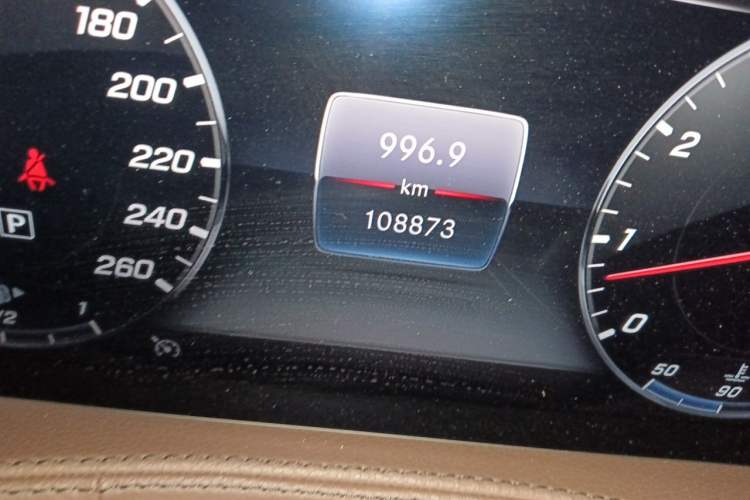 Used Mercedes-Benz S-Class 2018 S 320 L Odometer Close Up