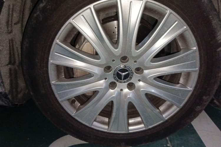 Used Mercedes-Benz S-Class 2018 S 320 L Right Front Wheel Hub