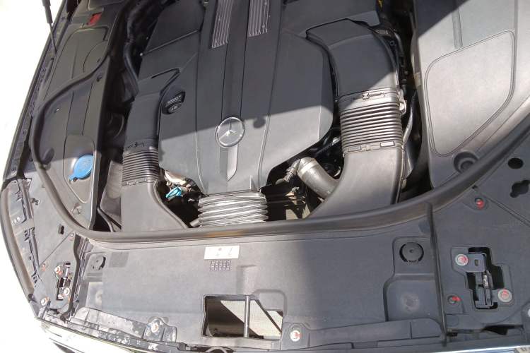 Used Mercedes-Benz S-Class 2018 S 350 L Engine Bay