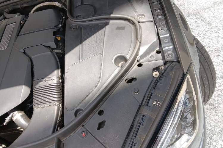 Used Mercedes-Benz S-Class 2018 S 350 L Engine Bay Left